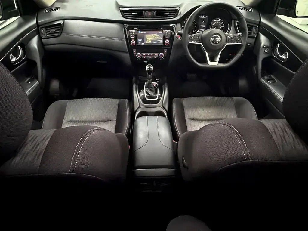 Used Nissan X-Trail N-Connecta 130 HP (95 kW) 2018 Grey SUV