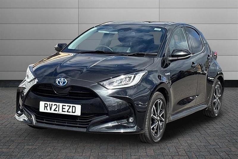 Used Toyota Yaris Hybrid Design 116 HP (85 kW) 2021 Black Hatchback