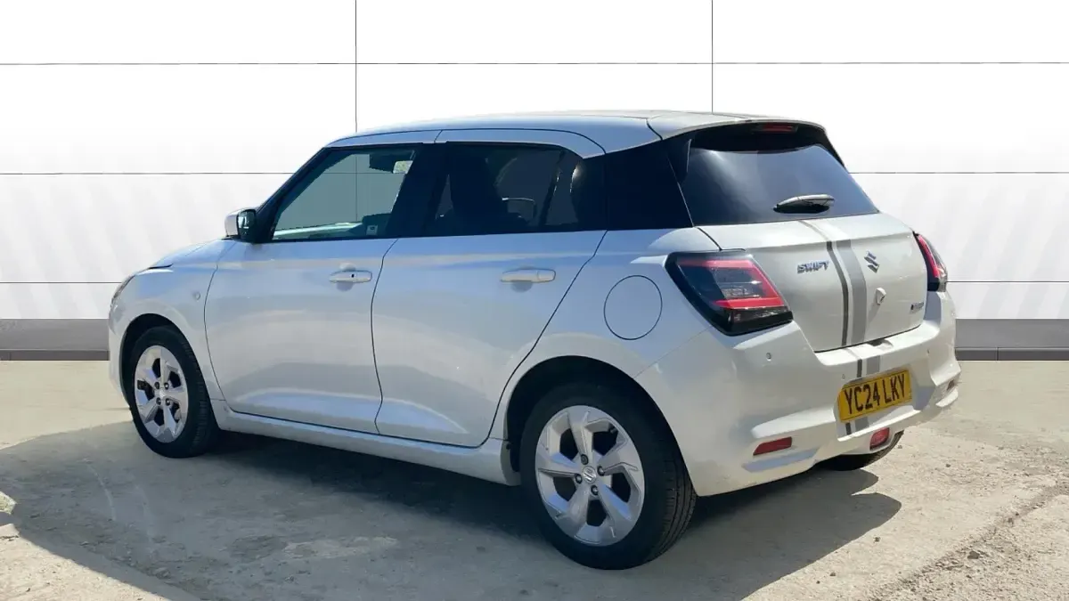Używany Suzuki Swift 82 KM (60 kW) 2024 Biały Hatchback