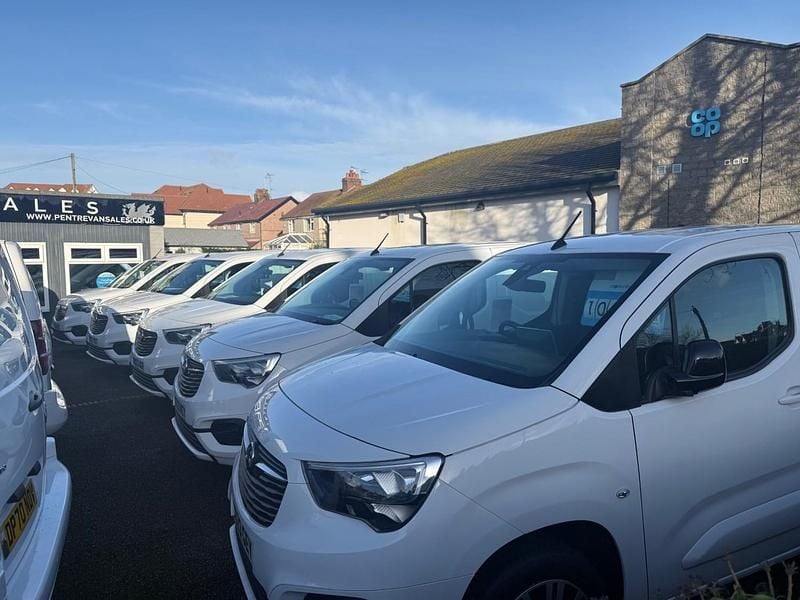 Used Vauxhall Combo 100 HP (73 kW) 2023 White MPV