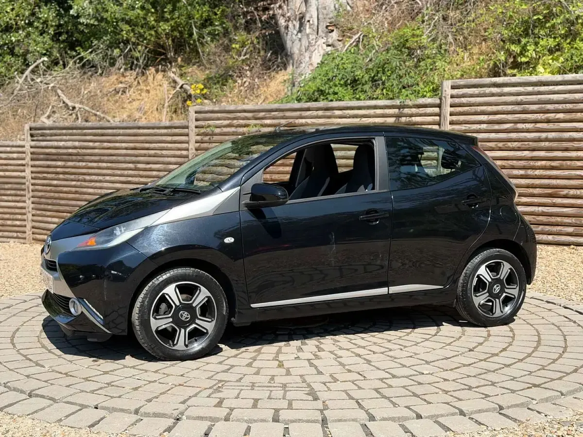 Used Toyota Aygo X-clusiv 68 HP (50 kW) 2014 Black Hatchback