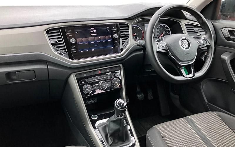 Usado VW T-Roc Design 116 HP (85 kW) 2020 Vermelho SUV