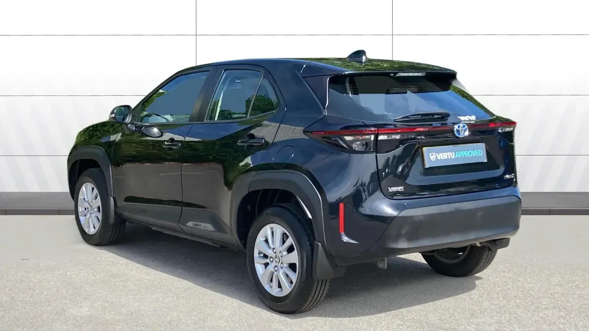 Used Toyota Yaris Hybrid 116 HP (85 kW) 2023 Black Estate