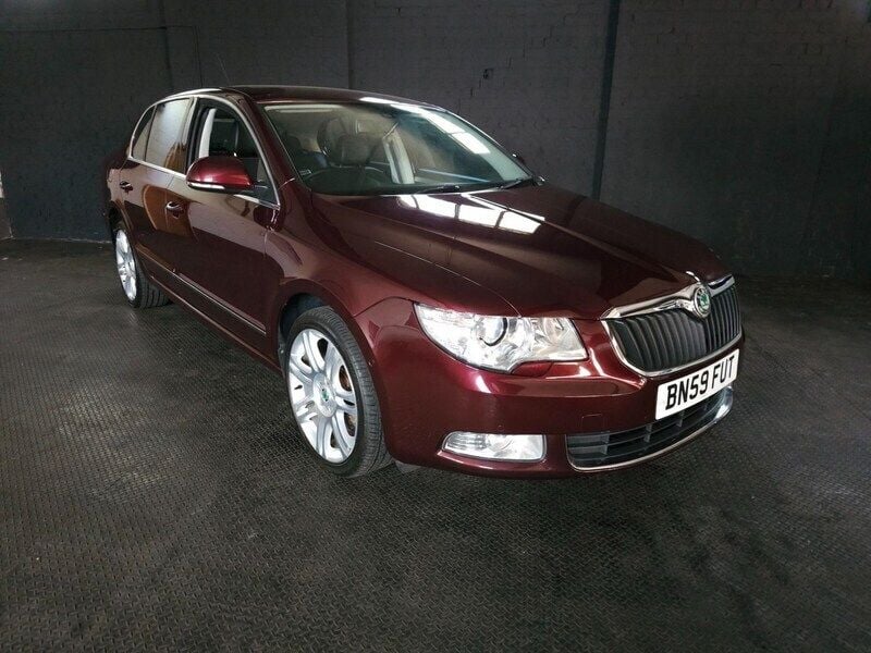 Red Used 2009 Skoda Superb Elegance Hatchback | £5,795 (Fair price) - Image 1/2