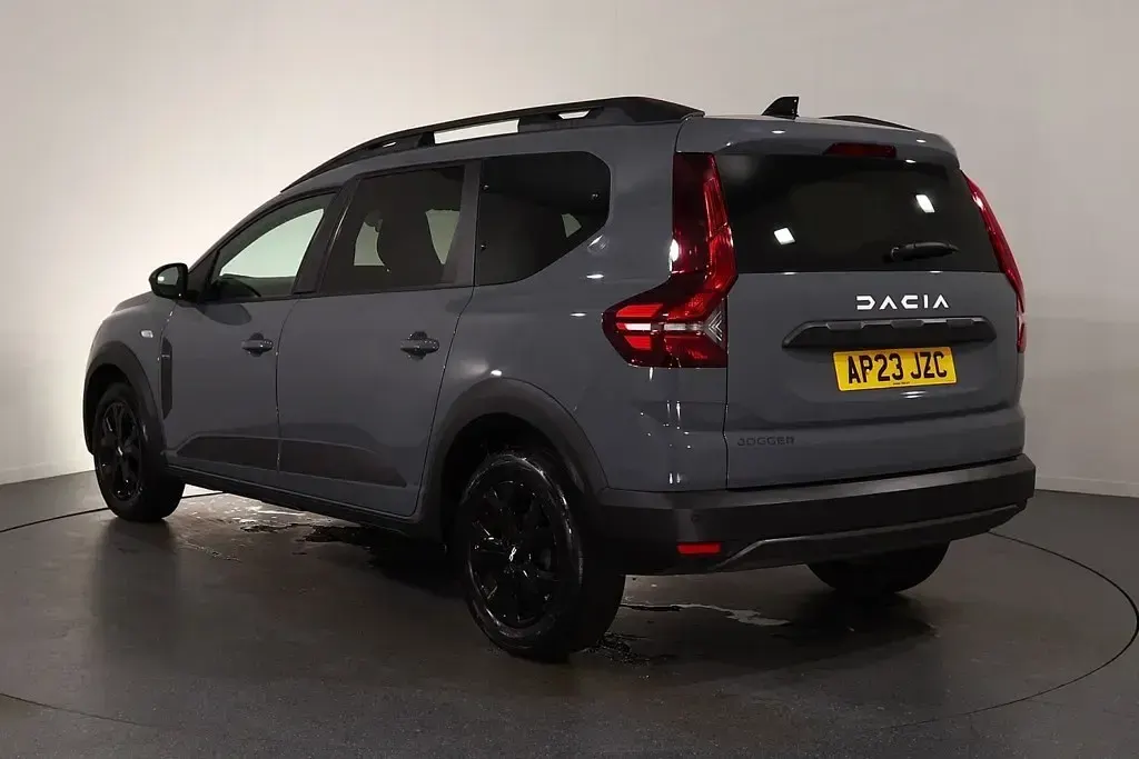Used Dacia Jogger Extreme 110 HP (80 kW) 2023 Grey MPV