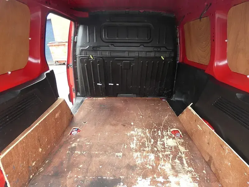 Used Citroën Berlingo Start 75 HP (55 kW) 2020 Red MPV