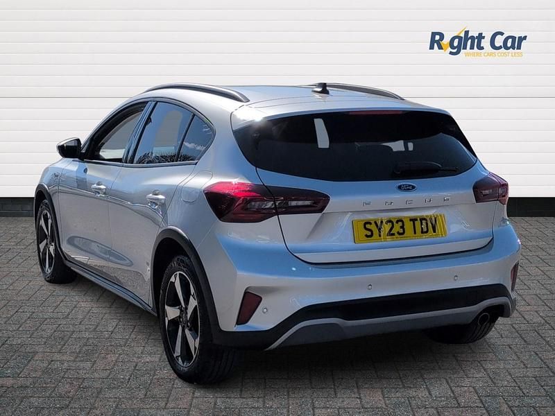 Używany Ford Focus Active 2023 Srebrny Hatchback