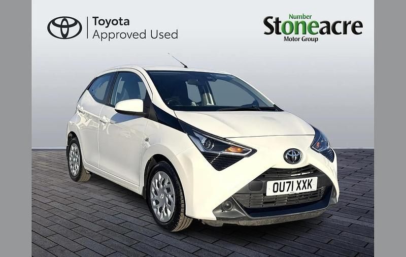 Used Toyota Aygo X-play 72 HP (52 kW) 2021 White Hatchback