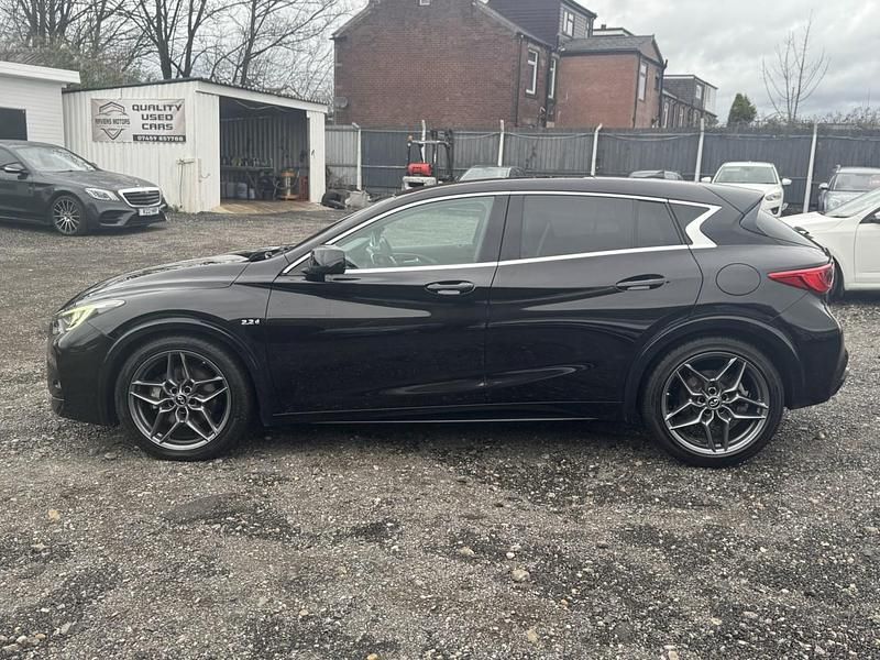 Used Infiniti Q30 Sport Tech 2016 Black Hatchback