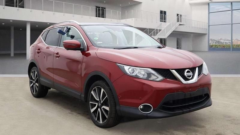 Red Used 2016 Nissan Qashqai Tekna SUV | £9,000 (Fair price) - Image 1/4