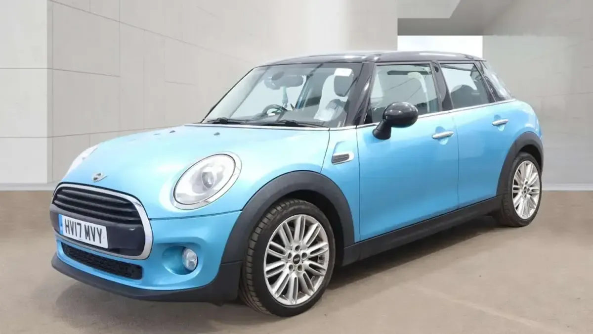 Used Mini Cooper D Hatch 116 HP (85 kW) 2017 Blue Hatchback