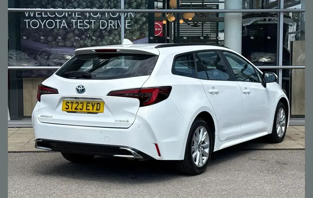 Used Toyota Corolla 138 HP (101 kW) 2023 White Estate