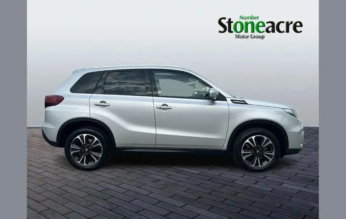 Gebraucht Suzuki Vitara SZ5 116 PS (85 kW) 2023 Silber SUV
