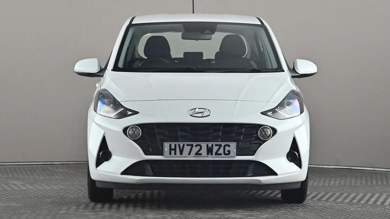 Used Hyundai i10 SE 67 HP (49 kW) 2022 White Hatchback