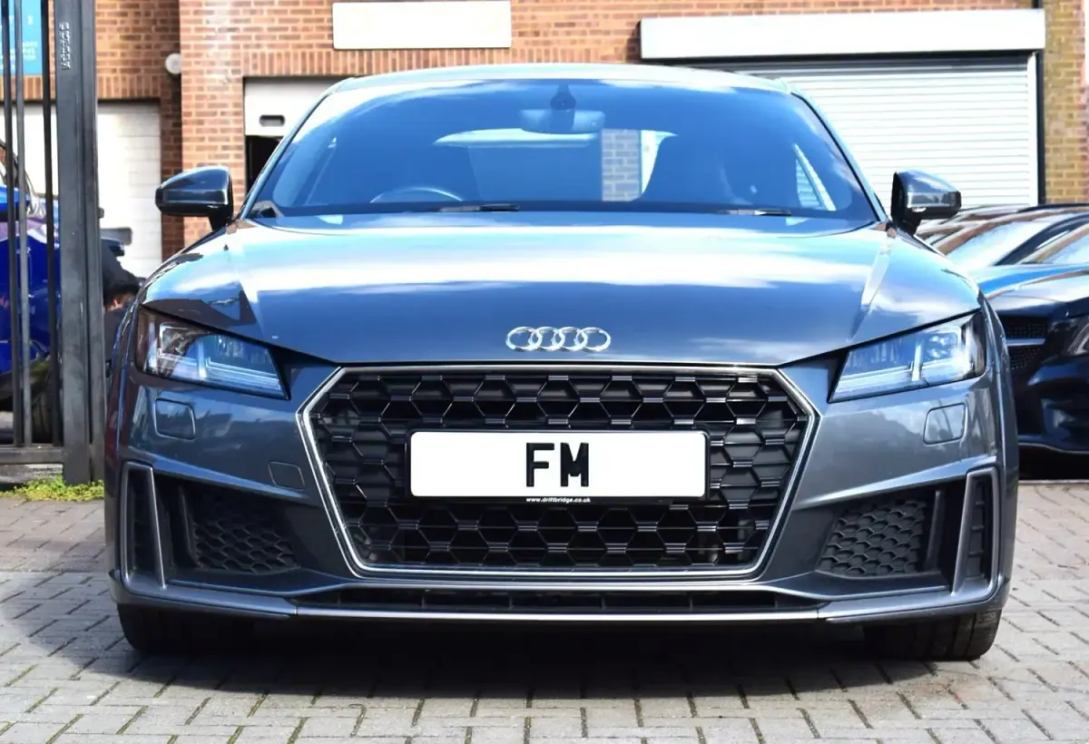 Usado Audi TT S-Line 197 HP (144 kW) 2023 Cinzento Coupé
