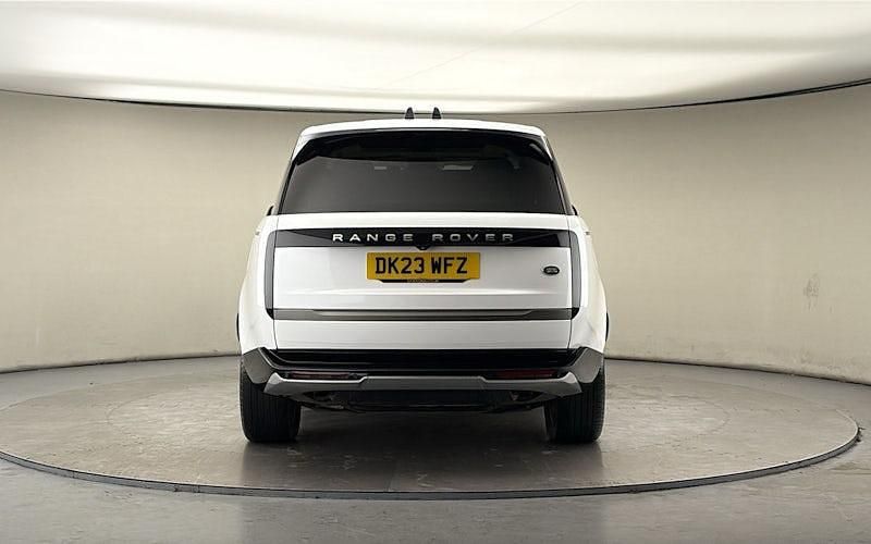Used Land Rover Range Rover SE 441 HP (324 kW) 2023 Ostuni pearl white SUV