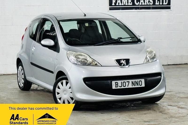 Used Peugeot 107 68 HP (50 kW) 2007 Silver Hatchback