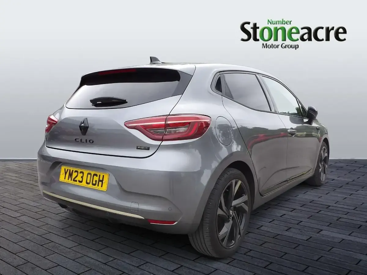 Used Renault Clio Engineered 143 HP (105 kW) 2023 Grey Hatchback