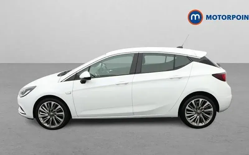 Used Vauxhall Astra 150 HP (110 kW) 2019 White Hatchback