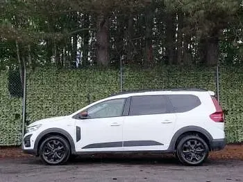 Used Dacia Jogger Extreme 109 HP (80 kW) 2024 White MPV