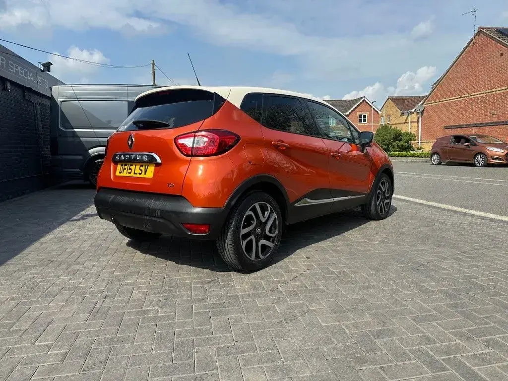 Second-hand Renault Captur Dynamique 90 CP (66 kW) 2015 Portocaliu SUV