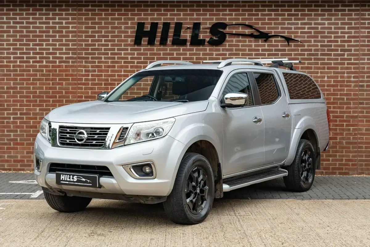 Used Nissan Navara Tekna 190 HP (139 kW) 2017 Silver Pickup