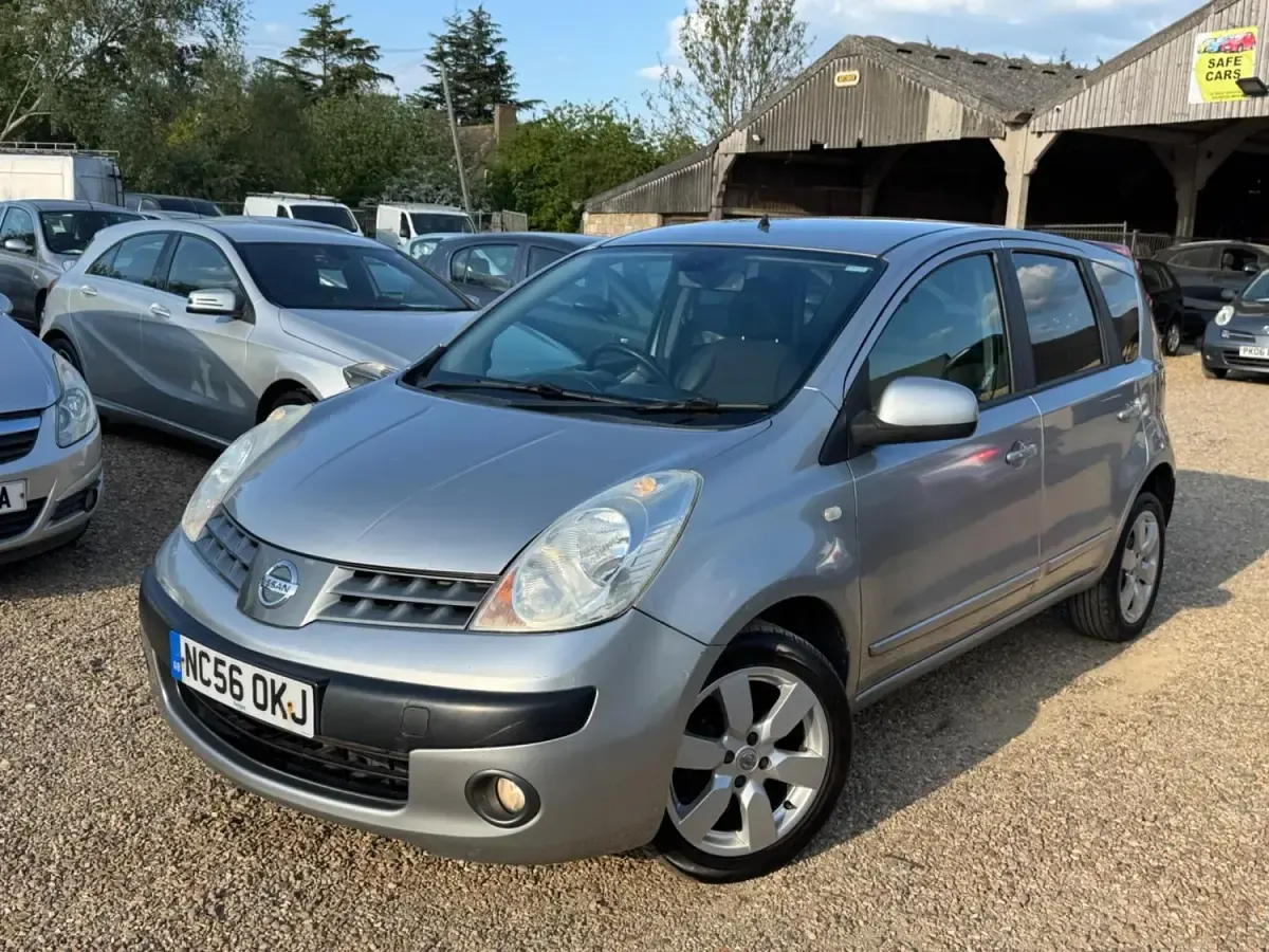 Begagnad Nissan Note 110 HK (80 kW) 2007 Silver Halvkombi