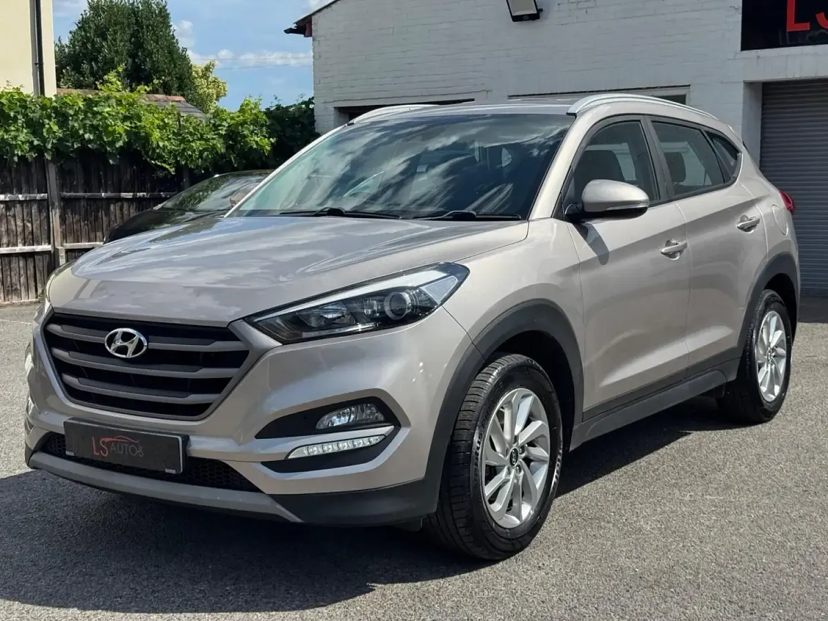 Used Hyundai Tucson SE 116 HP (85 kW) 2018 Beige SUV