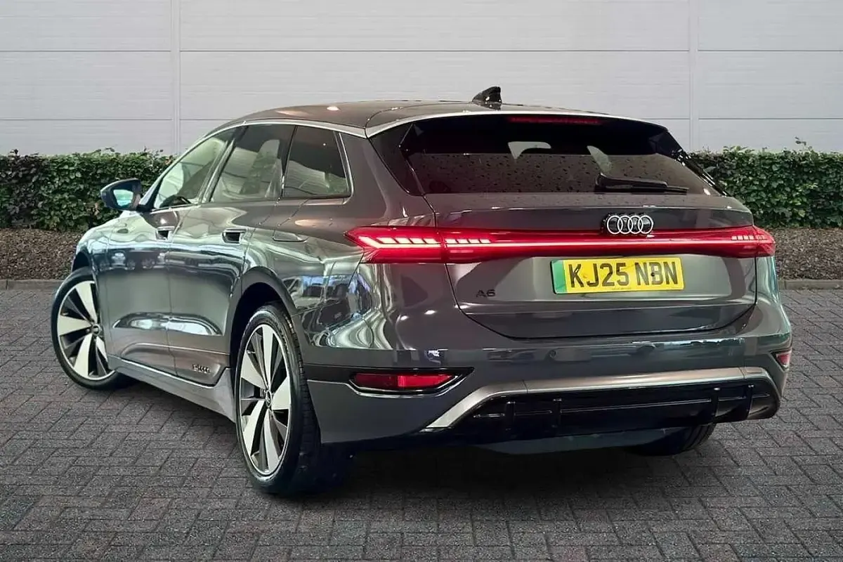 Nowe Audi A6 e-tron S-Line 269 kW (367 KM) 2025 Szary Kombi