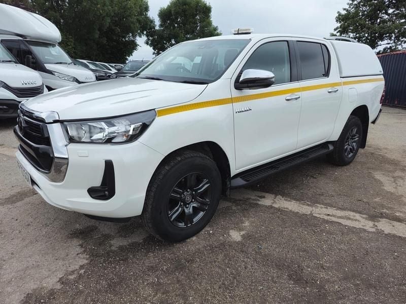 White Used 2023 Toyota HiLux Pickup | £20,995 (Good price) - Image 1/4