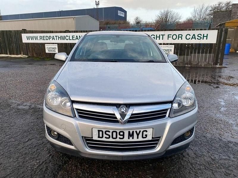 Used Vauxhall Astra 115 HP (84 kW) 2009 Silver Hatchback