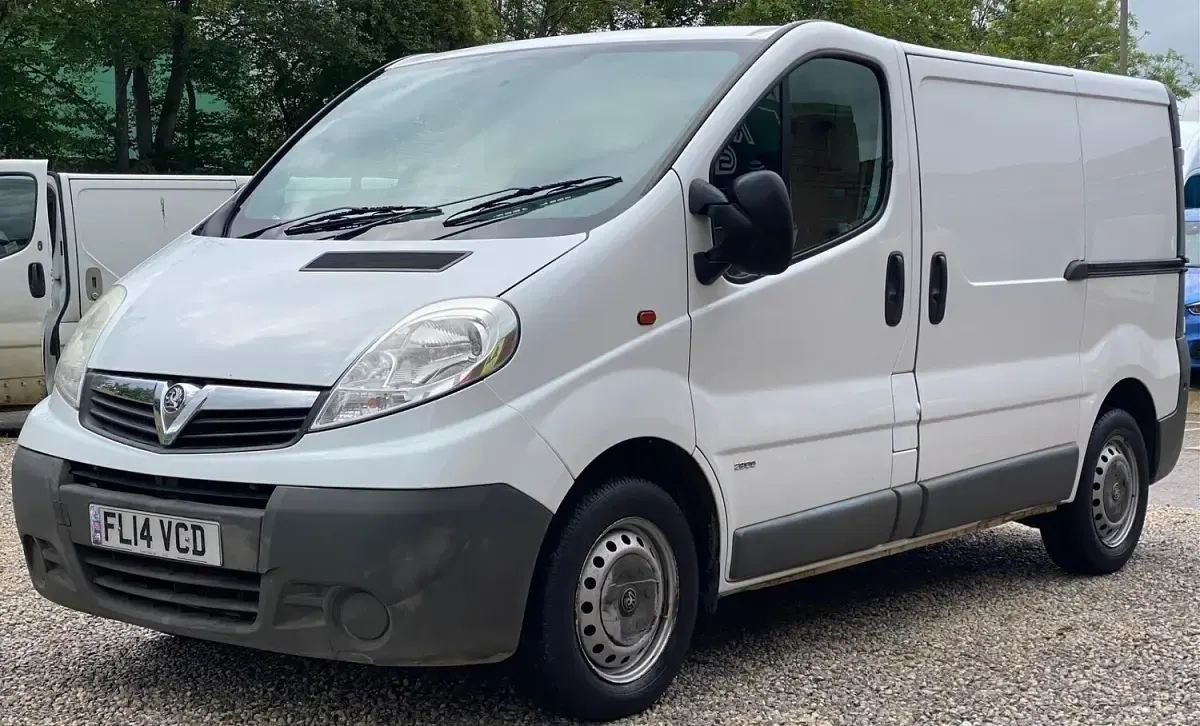 Used Vauxhall Vivaro 115 HP (84 kW) 2014 White MPV