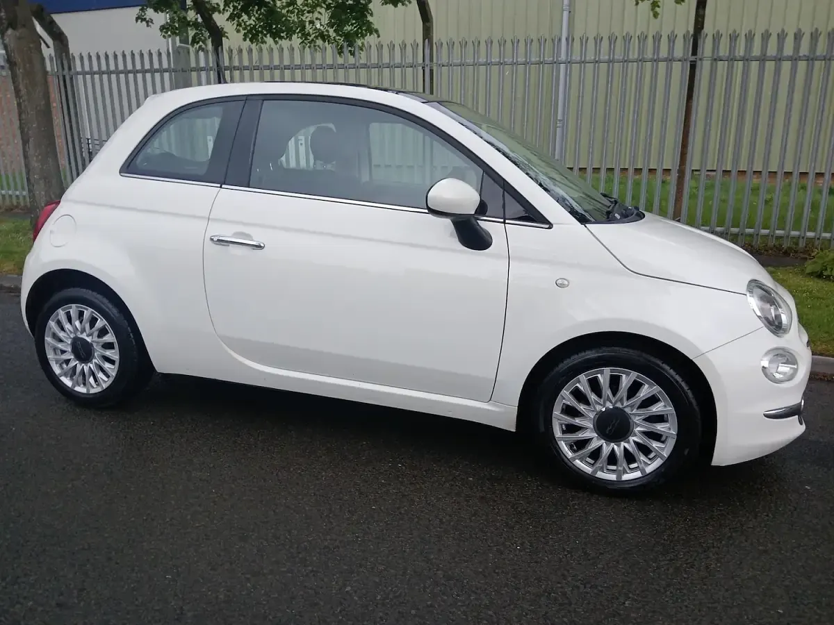 Used Fiat 500 Lounge 105 HP (77 kW) 2016 White Hatchback