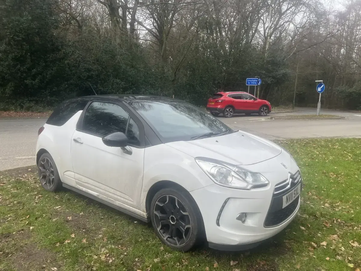 Used Citroën DS3 120 HP (88 kW) 2011 White Hatchback
