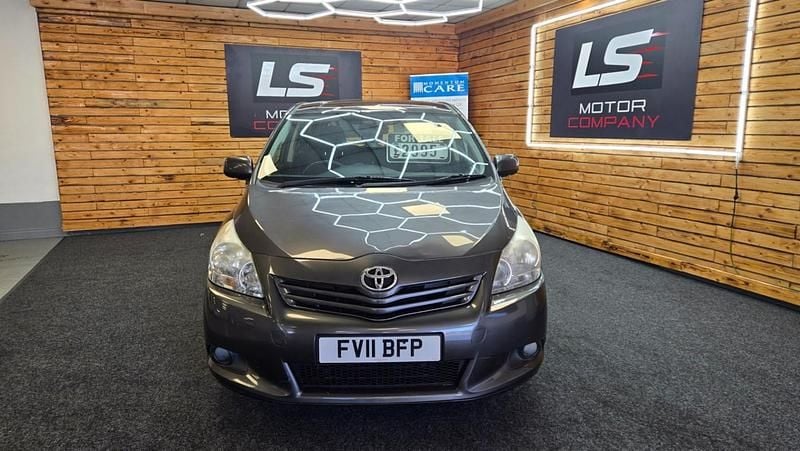Used Toyota Verso 132 HP (97 kW) 2011 Grey MPV