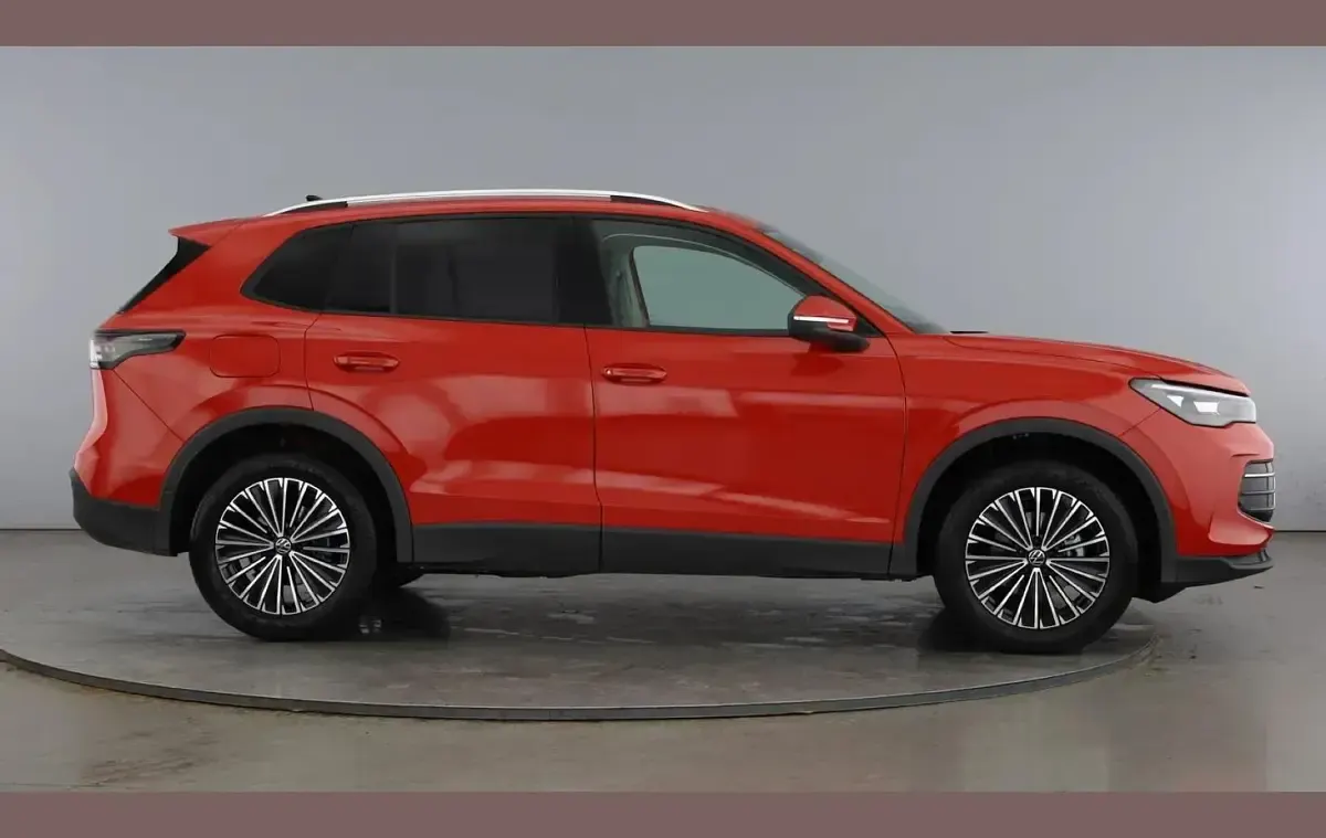 Używany VW Tiguan Match 147 KM (108 kW) 2026 Czerwony SUV