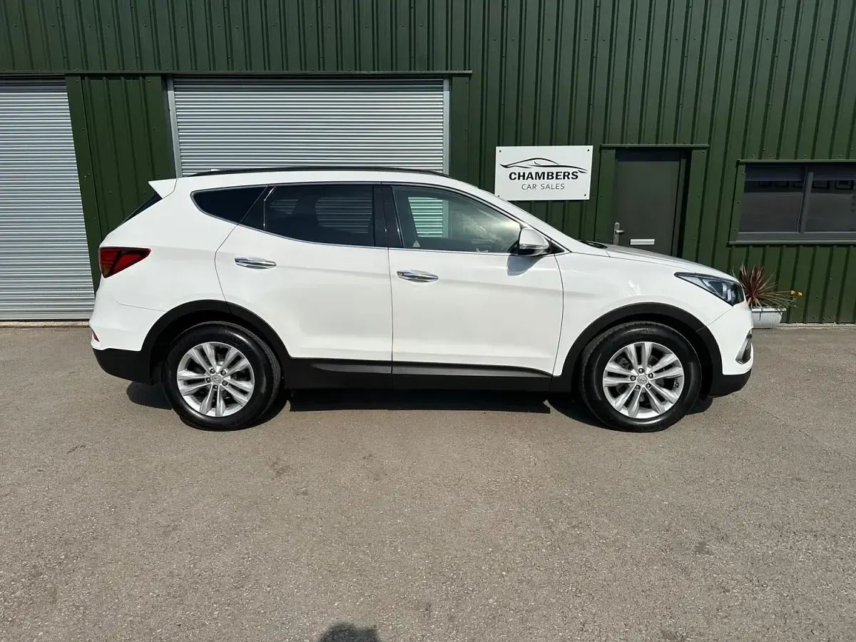 Used Hyundai Santa Fe Premium 200 HP (147 kW) 2016 White SUV