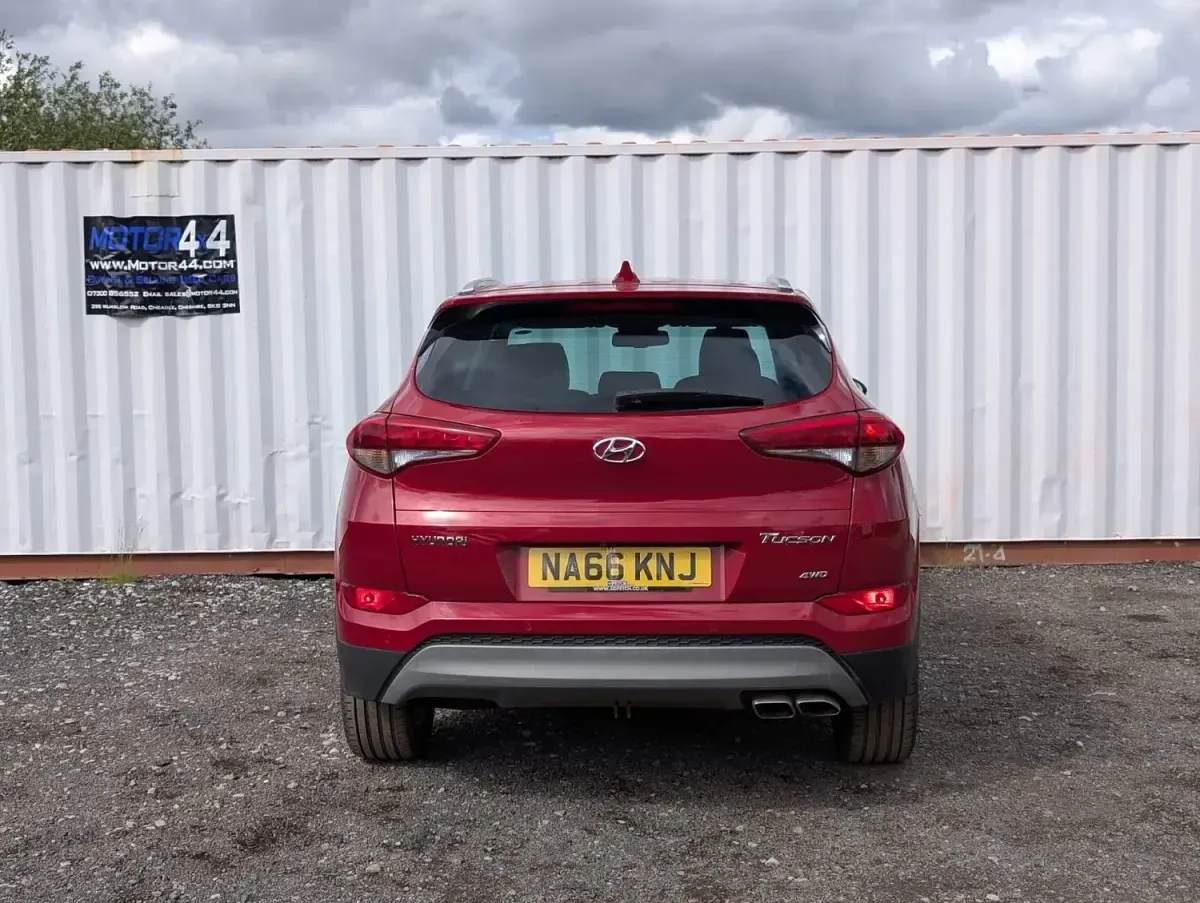 Used Hyundai Tucson Premium 136 HP (100 kW) 2016 Red SUV