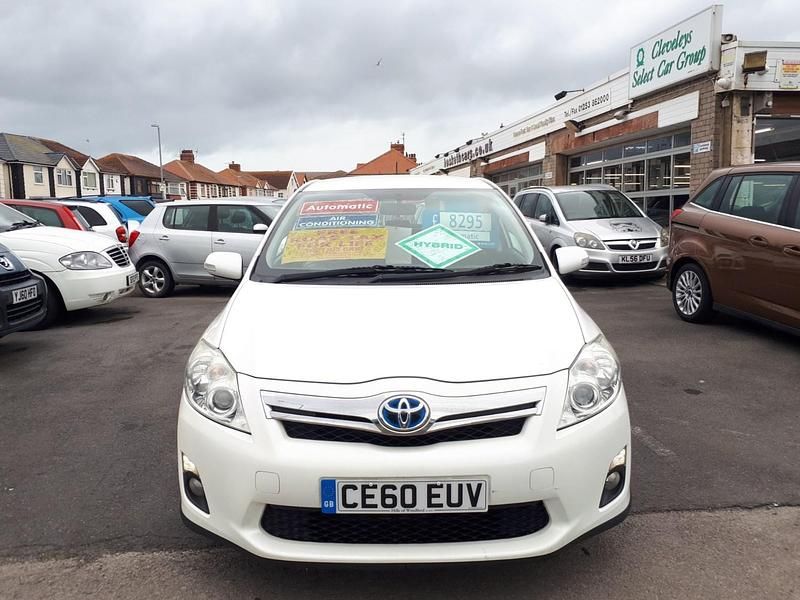 White Used 2010 Toyota Auris Hybrid T4 Hatchback | £7,495 - Image 1/4