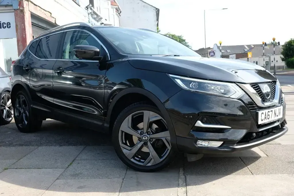 Used Nissan Qashqai Tekna 128 HP (94 kW) 2017 Black SUV