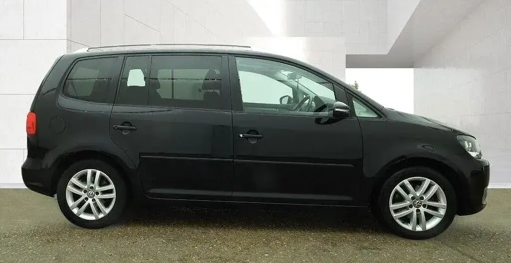 Used VW Touran SE 105 HP (77 kW) 2011 Black MPV