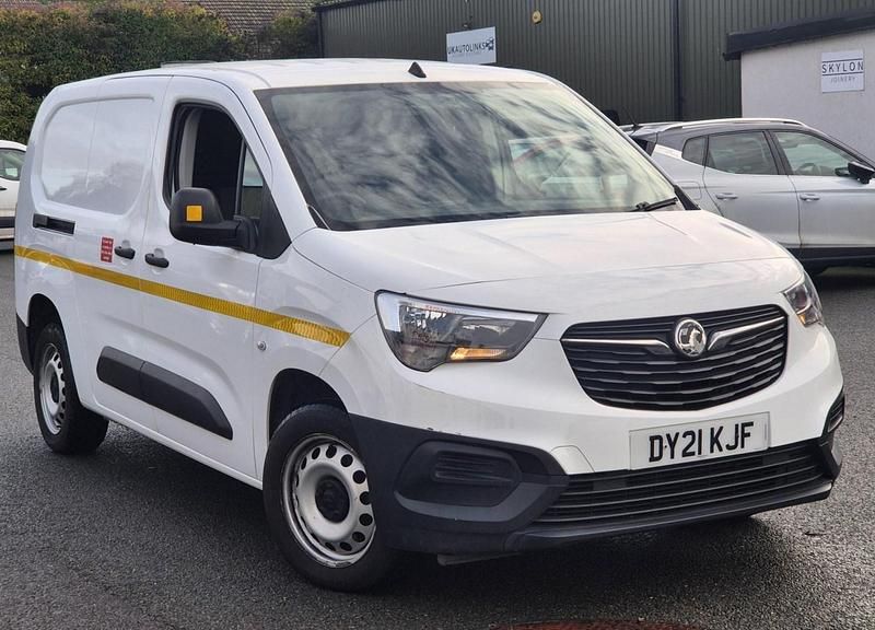Used Vauxhall Combo 100 HP (73 kW) 2021 White Van