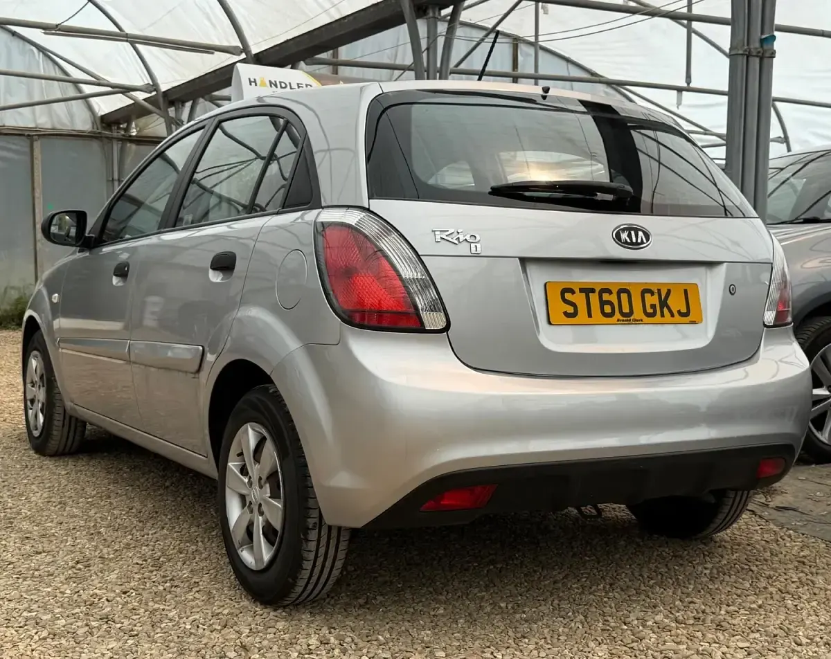 Used Kia Rio 2010 Silver Hatchback