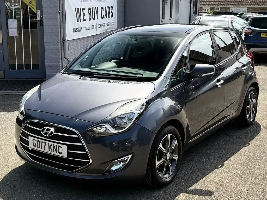 Used Hyundai ix20 Premium 90 HP (66 kW) 2017 Grey Hatchback