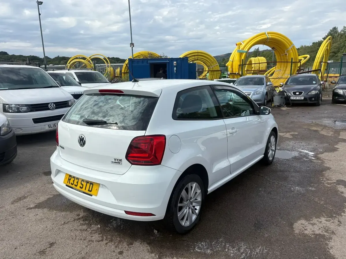 Used VW Polo SE 90 HP (66 kW) 2014 White Hatchback