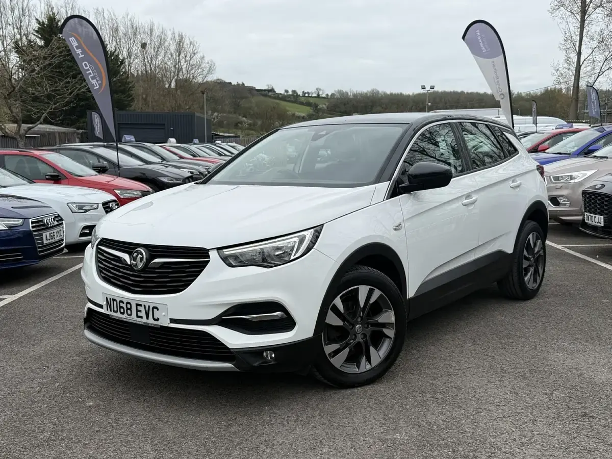 Used Vauxhall Grandland X Sport 130 HP (95 kW) 2019 White SUV