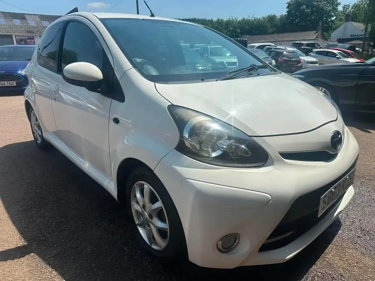 Used Toyota Aygo 68 HP (50 kW) 2013 White Hatchback