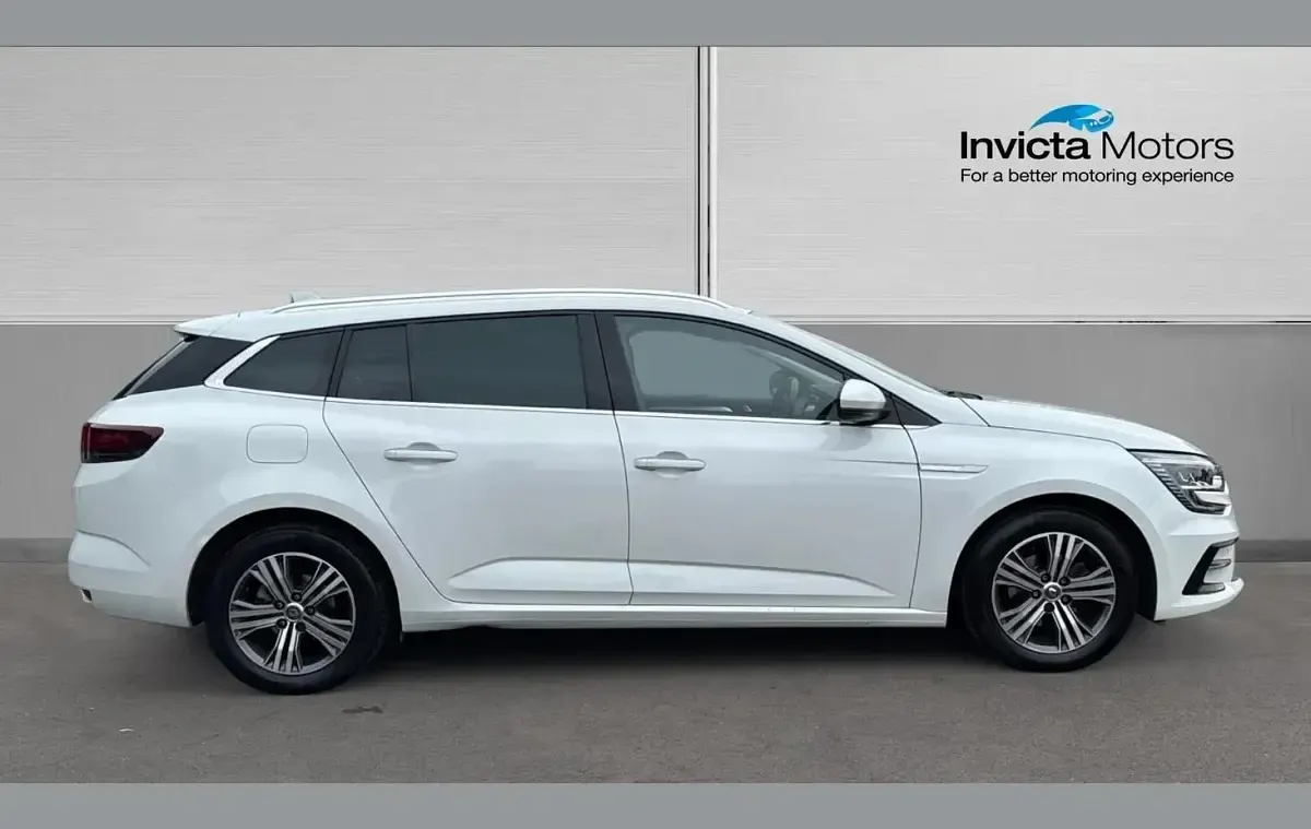 Used Renault Mégane GrandTour Iconic 140 HP (102 kW) 2021 White Estate