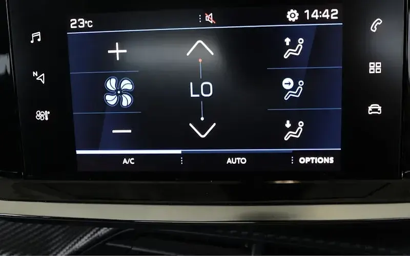 Used Peugeot 2008 Active+ 101 HP (74 kW) 2023 White SUV