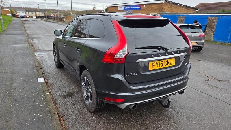 Used Volvo XC60 R-Design 181 HP (133 kW) 2015 Grey SUV